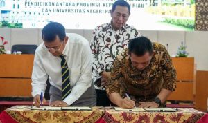 Gubenur Provinsi Kepulauan Riau Ansar Ahmad melakukan penandatanganan MoU kerjasama peningkatan Profesionalisme Kependidikan dengan Universitas Negeri Padang (UNP) Padang.