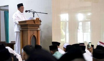 Gubernur Provinsi Kepri Ansar Ahmad menggelar sholat dan menjadi Khatib sholat Idul Adha 1445 H di masjid At Thoriq kecamatan Sei Beduk kota Batam Gubernur Provinsi Kepri Ansar Ahmad menggelar sholat dan menjadi Khatib sholat Idul Adha 1445 H di masjid At-Thoriq kecamatan Sei Beduk kota Batam Senin (17/6/2024).