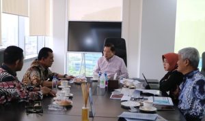 Gubernur Provinsi Kepri Ansar Ahmad saat melakukan audiensi pertemuan dengan Menteri PPN/Kepala Bappenas Suharso Monoarfa dan Menteri Ketenagakerjaan Ida Fauziah di Jakarta, Kamis (27/06/2024). (Foto: Diskominfo Kepri)