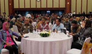 Gubernur Provinsi Kepri Ansar Ahmad saat menghadiri Peluncuran Kolaborasi Pemanfaatan Sistem Data Registrasi Sosial Ekonomi (Regsosek)