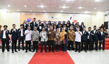 Gubernur provinsi Kepulauan Riau Ansar Ahmad saat menghadiri pelantikan Pengurus Organisasi BEM SENAT dan PENSI di Universitas Riau Kepulauan UNRIKA Batam 2 Gubernur provinsi Kepulauan Riau, Ansar Ahmad, saat menghadiri pelantikan Pengurus Organisasi BEM, SENAT, dan PENSI di Universitas Riau Kepulauan (UNRIKA) Batam, Selasa (25/6/2024).