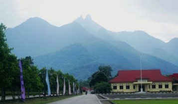 Gunung Daik Berabang Tiga di Daik Lingga Kabupaten Lingga menjadi salah satu destinasi wisata yang menakjubkan di Lingga. (Foto: Dispar Lingga)