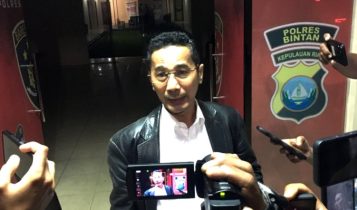 Hendie Devitra selaku Kuasa Hukum Hasan memberikan keterangan resmi ke awak media Hendie Devitra selaku Kuasa Hukum Hasan memberikan keterangan resmi ke awak media. (Foto: Hasura/Presmedia.id)