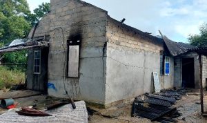 Kondisi Rumah warga Mimin Afina (50) di Kampung Banjar Baru Desa Gunung Kijang kabupaten Bintan usai terbakar pada pukul 06.30 WIB, Kamis (20/6/2024). (Foto: BPBD Bintan)