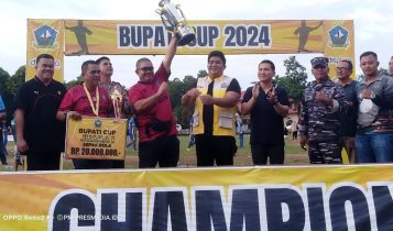 Pelatih Busung FC, Rusli berhasil membawa Busung FC Juarai Bupati Cup 2024. (Foto: Hasura/Presmedia.id)