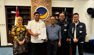 Bupati Bintan Roby Kurniawan dan Deby Maryanti diusung untuk maju Pilkada Bintan dari Partai Nasdem, Golkar dan Gerindra.
