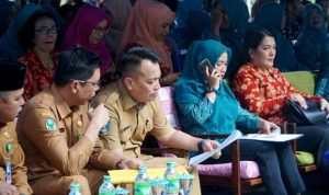 Bupati Lingga M.Nizar Berama ketua TP-PKK Lingga Maratusholiha Nizar secara resmi membuka Pekan Imunisasi Nasional Polio kabupaten Lingga di Kelurahan Pancur, Kecamatan Lingga Utara, Selasa, (23/7/2024)