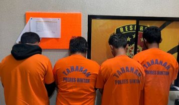 Empat pelaku perjudian Song dengan Kartu Remi ditangkap Polres Bintan. (Foto:humas polres Bintan)   