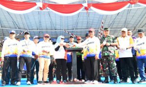 Gubernur Kepri Ansar Ahmad dan sejumah pejabat lainnya saat membuka POPDA Kepri 2024 di Dataran Engku Puteri Batam. (Foto: Diskominfo Kepri)Â  Â 