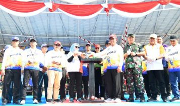 Gubernur Kepri Ansar Ahmad dan sejumah pejabat lainya saat membuka POPDA Kepri 2024 di Dataran Engku Puteri Batam Gubernur Kepri Ansar Ahmad dan sejumah pejabat lainnya saat membuka POPDA Kepri 2024 di Dataran Engku Puteri Batam. (Foto: Diskominfo Kepri)Â Â
