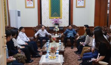 Gubernur Kepri Ansar Ahmad saat menerima kunjungan delegasi Provinsi Hubei Republik Rakyat Tiongkok RRT di Gedung Daerah Tanjungpinang Gubernur Kepri Ansar Ahmad saat menerima kunjungan delegasi Provinsi Hubei, Republik Rakyat Tiongkok (RRT), di Gedung Daerah, Tanjungpinang, Senin (1/7/2024).