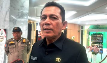Gubernur Kepri H Ansar Ahmad saat ditemui di Kejati Kepri Gubernur Kepri H Ansar Ahmad saat ditemui di Kejati Kepri. (Foto: Roland/Presmedia.id)