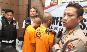 Kapolresta Tanjungpinang, Kombes Pol Heribertus Ompusunggu saat press rilis didampingi oleh Kasat Narkoba AKP Arsyad Riyandi dan Kasi Humas Polresta Tanjungpinang, Iptu Syahrul Damanik di Mapolresta Tanjungpinang Senin (8/7/2-24). (Foto: Roland/Presmedia.id)