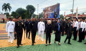 Kapolresta Tanjungpinang Kombes Pol. Heribertus Ompusunggu bersama stakholder terkait saat melakukan cek personel apel HUT Bhayangkara ke 78 di Mapolresta Tanjungpinang Kapolresta Tanjungpinang Kombes Pol. Heribertus Ompusunggu bersama stakholder terkait saat melakukan cek personel apel HUT Bhayangkara ke 78 di Mapolresta Tanjungpinang. (Foto: Roland/Premesdia.id)