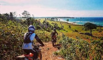 Kondisi perbukitannya yang alami membuat komunitas motocros menjadikan desa Pengudang sebagai lokasi jalur trabas yang menantang dan indah. (Foto: Komunitas Cross/Hasura)
