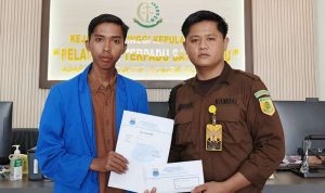 PMII Kepri Serahkan Laporan Dugaan Keterlibatan Eks Dirut dan Staf di BPR Bestari ke Kejati Kepri. (Foto: PMII Kepri)