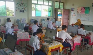 Para pelajar SMPN di Tanjungpinang saat Asesmen Nasional Berbasis Komputer (ANBK) (Disdik Tanjungpinang)