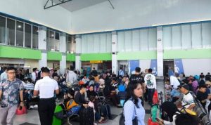 Suasana arus penumpang di Pelabuhan Sri Bintan Pura Tanjungpinang. (Foto: Humas PT Pelindo Multi Terminal)