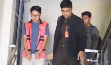 Tersangka Akbar Hidayat saat digiring petugas kejaksaan untuk penahanan di Rutan Tanjungpinang Tersangka  Akbar Hidayat saat digiring petugas kejaksaan untuk penahanan di Rutan Tanjungpinang (Foto: Kejari Tanjungpinang)