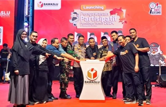 Bawaslu Bintan dan instansi terkait melaunching pengawasan partisipatif pemilihan Bintan 2024 di Lapangan Relief Antam Kijang. (Foto: Hasura/Presmedia.id)