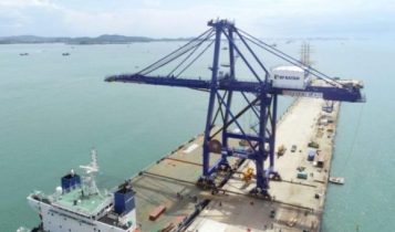 Pelabuhan Batu Ampar Batam yang dikelola BP.Kawasan Batam.