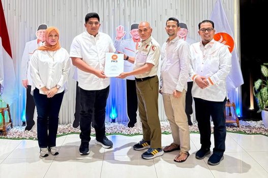 Roby Kurniawan dan Deby Maryanti mendapatkan dukungan dari PKS untuk maju di Pilkada Bintan 2024-2029. (Foto: PKS)