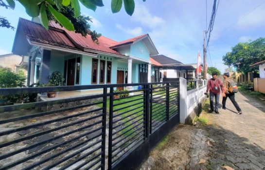 Rumah korban perampokan terlihat sepi lorong dua Gang Pulau Pandan Jalan Raja Haji Fisabililah KM 8 Kota Tanjungpinang. (Foto: Roland/Presmedia.id)