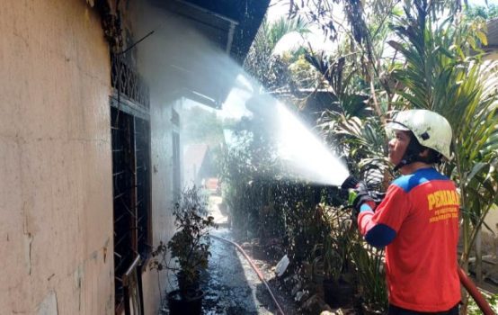 Rumah warga Kijang terbakar di Kampung Sei Datok Kijang Kota Kecamatan Bintan Timur Rumah warga Kijang terbakar di Kampung Sei Datok Kijang Kota Kecamatan Bintan Timur. (Foto: BPBD Bintan)