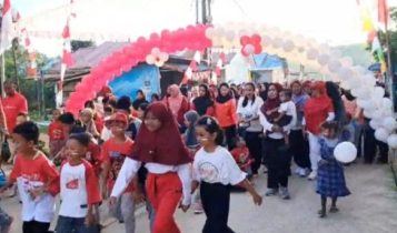 Warga Perumahan Puri Kencana Wungu dan Yuki Vista mengikuti Jalan Santai.