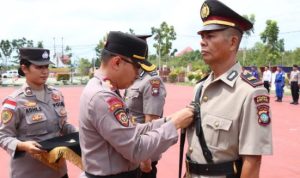 Kapolres Bintan, AKBP Riky Iswoyo saat memimpin upacara serah terima jabatan (Sertijab) pejabat utama (PJU) Polres Bintan Kamis (19/9/2024).