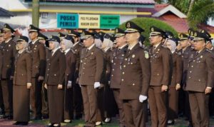 Peringati Hari Lahir Kejaksaan Republik Indonesia ke ke-79 yang jatuh pada 2 September 2024. Kejaksaan Tinggi Kepulauan Riau menggelar upacara yang dipimpin Kepala Kejaksaan Tinggi Kepri Teguh Subroto di lapangan Kantor Kejati Kepri, Senin (2/9/2024).