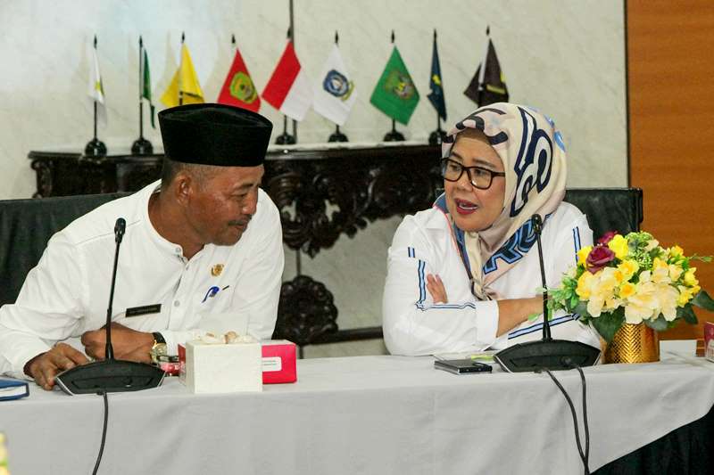 Plt.Gubernur Kepri Marlin Agustina saat memimpin Rapat OPD provinsi Kepri di kantor Gubernur Kepri Plt.Gubernur Kepri Marlin Agustina saat memimpin Rapat OPD provinsi Kepri di kantor Gubernur Kepri. (Foto: Diskominfo Kepri)