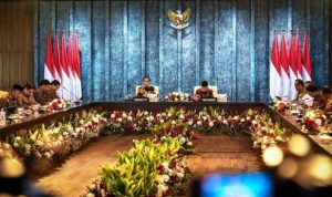 Presiden Joko Widodo (Jokowi) menyampaikan pengantar pada Sidang Kabinet Paripurna di Istana Garuda, Ibukota Nusantara, Provinsi Kalimantan Timur, Jumat (13/09/2024). (Foto: Humas Setkab)