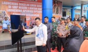 Sekda Bintan Ronny Kartika meresmikan aplikasi Sipedina di Bintan Timur. (Foto: BPBD Bintan)