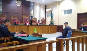 Terdakwa Arif Firmansyah saat menjalani sidang tindak pidana Korupsi dan dituntut 18 tahun penjara di PN karena terbukti melakukan Korupsi dan Tindak Pidana Pencucian Uang (TPPU) di PD.BPR Bestari Tanjungpinang.