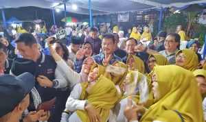 Cagub Kepri HM.Rudi saat bersilaturahmi dan Kampanye Dialogis bersama warga Taman Raya Tahap 3, Belian, Batam Kota, Kamis (24/10/2024).