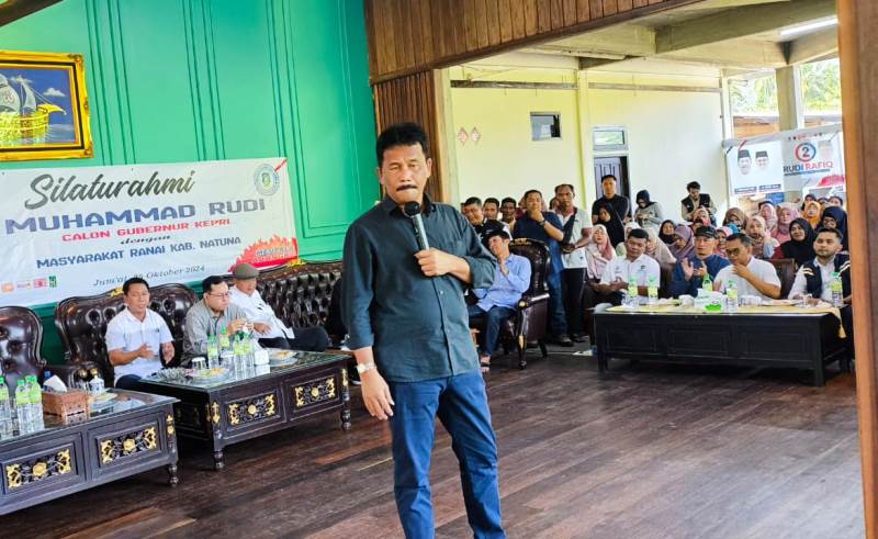 Calon Gubernur Kepri HM.Rudi saat berkampanye di Desa Tapau Kecamatan Bunguran Tengah Natuna Calon Gubernur Kepri HM.Rudi saat berkampanye di Desa Tapau, Kecamatan Bunguran Tengah Natuna, Jumat (25/10/2024).