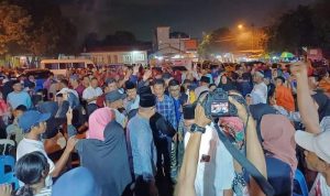 Calon Gubernur Kepri HM.Rudi saat melakukan kampanye di Lapangan Bola Tanjung Uma, Lubuk Baja, Batam, Senin (20/10/2024).