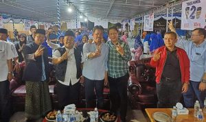 Calon Gubernur Kepri HM.Rudi saat melakukan kampanye dialogis dengan mantan gubernur Kepri Isdianto di Tanjung Piayu dan Duriangkang Kecamatan Sei Beduk Kota Batam. (Foto: tim HMR)
