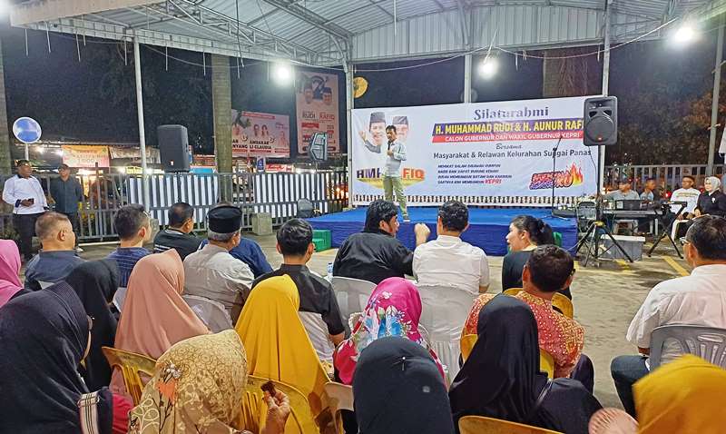 Calon gubernur Kepri HM.Rudi, saat melakukan kampanye dan pertemuan dengan warga Sei Panas Batam. (Foto: Wido/Tim HMR)