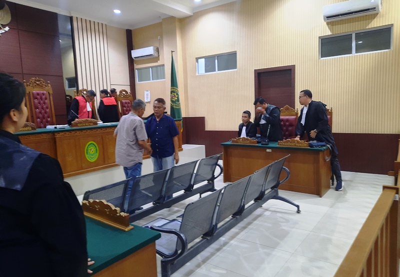 Dua terdakwa Pesrizal dam Kasuma Armaninata disidangkan di PN Tanjungpinang. (Foto: Roland/ Presmedia.id)