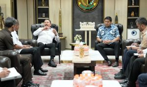 Jaksa Agung RI ST Burhanuddin dan Menteri Perumahan dan Kawasan Permukiman RI Maruarar Sirait saat melakukan pertemuan di Gedung Utama Kejaksaan Agung, Jakarta, pada Selasa (22/10/2024).