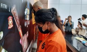 Jebak Suami dengan narkoba wanita inisial No (23) bersama seorang laki-laki diduga selingkuhannya inisial An (34) ditetapkan Polisi sebagai tersangka. (Foto: Roland/Presmedia.id)