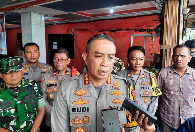 Kapolresta Tanjungpinang, Kombes Pol Budi Santosa didampingi jajarannya usai jumaat curhat yang dilaksanakan Polsek Tanjungpinang Kota. (Foto: Roland/Presmedia.id)