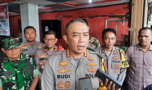 Kapolresta Tanjungpinang Kombes Pol Budi Santosa saat didampingi oleh jajarannya. (Foto: Roland/ Presmedia.id)