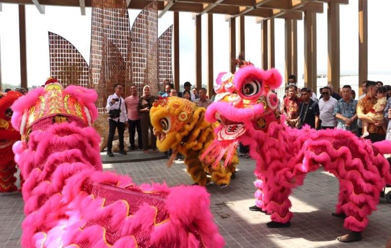 Opening Ceremony of The Hotel Indigo Bintan Lagoi Beach Bintan ditandai dengan pertunjukan Barongsai .(Foto: Hasura/Presmedia.id)  