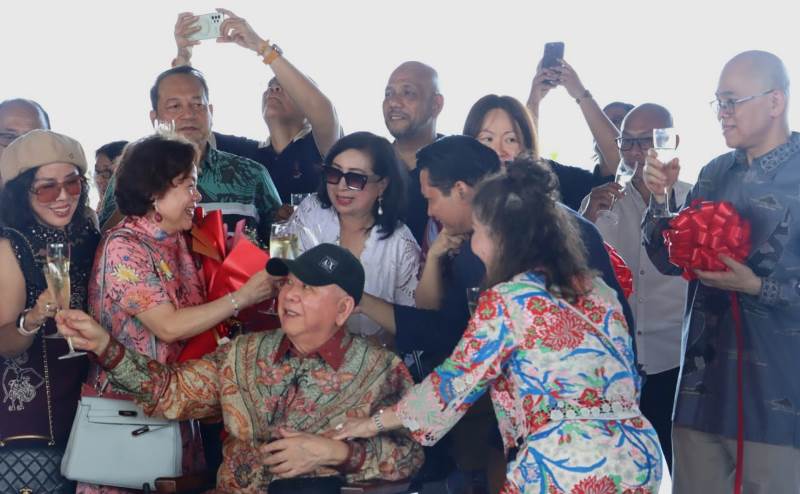 Opening Ceremony of The Hotel Indigo Bintan Lagoi Beach ditandai dengan bersulang.(Foto: Hasura/Presmedia.id) 