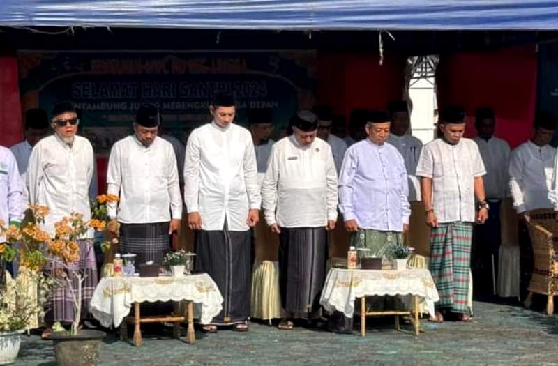 Pemkab Lingga gelar upacara Apel Peringatan Hari Santri Nasional Tingkat Kabupaten Lingga 2024, yang dilaksanakan di halaman Kantor Bupati Lingga pada Selasa (22/10/2024).