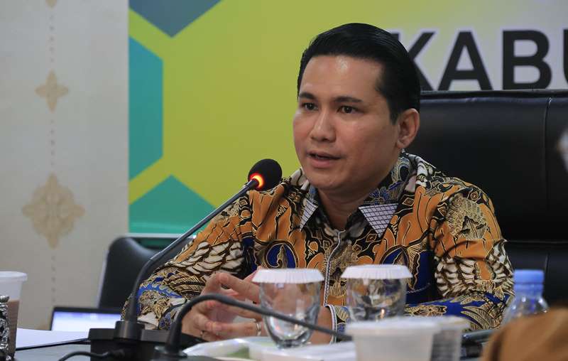 Plt.Bupati Bintan saat melakukan presentasi dan menjabarkan inovasi BIP sebagai inovasi berbasis digital dari Dinas Pelayanan Terpadu Satu Pintu (DPTSP) Bintan dan STV sebagai inovasi non digital dari Disdukcapil Bintan. (Foto: Diskominfo Bintan)