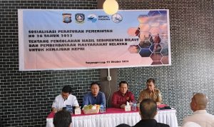 Polda Kepulauan Riau (Kepri) melakukan sosialisasikan Peraturan Pemerintah (PP) Nomor 26 Tahun 2023 tentang Pengelolaan Hasil Sedimentasi Laut di Provinsi Kepri kepada organisasi dan Nelayan di Kepri. (Foto: Aulia/Presmedia.id)